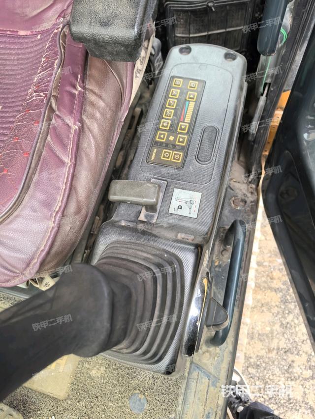 座椅左側(cè)控制臺/音響/含左手柄（駕駛室部分）