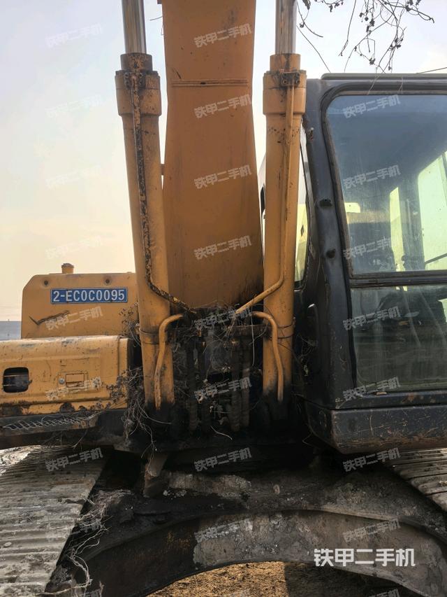 大臂油缸整體?豎拍（工作和回轉(zhuǎn)裝置）