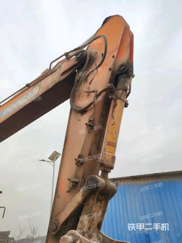 小臂整体右前(工作和回转装置) 小臂整体右前(工作和回转装置)