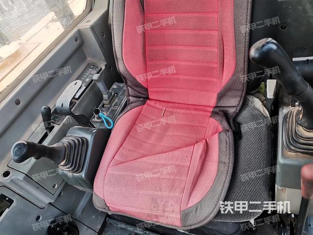 駕駛室整體(整機外觀) 駕駛室整體(整機外觀)