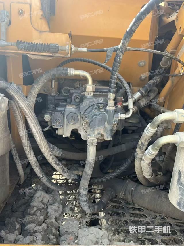 液壓泵艙室正面整體（整機(jī)外觀）