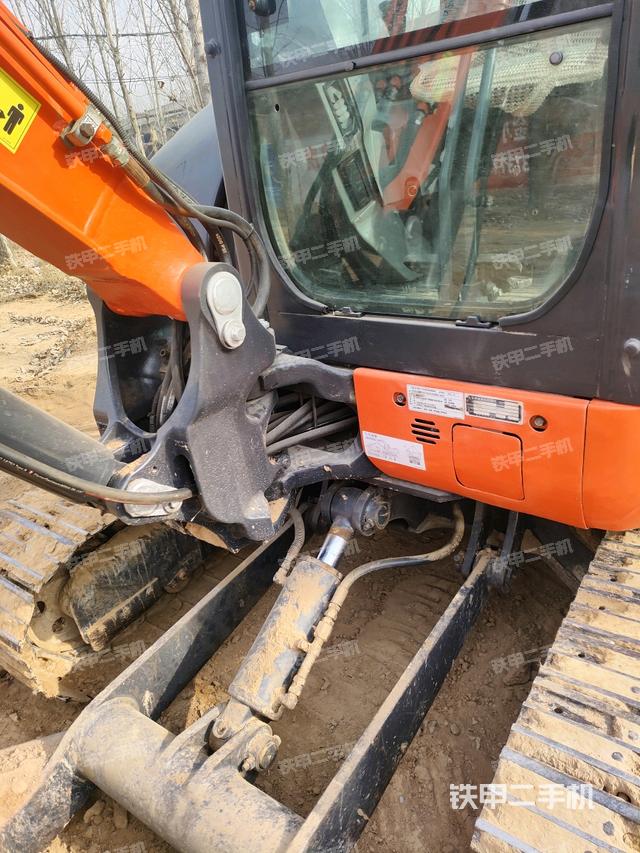 大臂根部?斜（工作和回轉(zhuǎn)裝置）