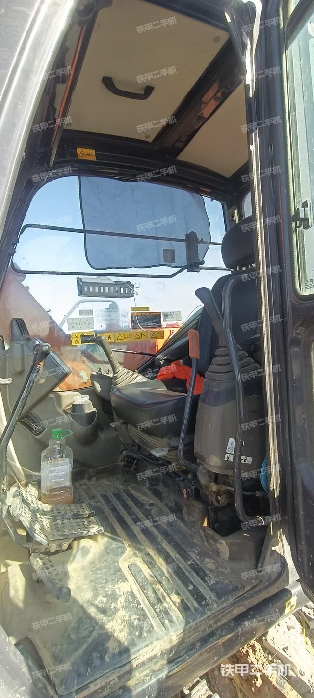 駕駛室頂部（整機(jī)外觀）