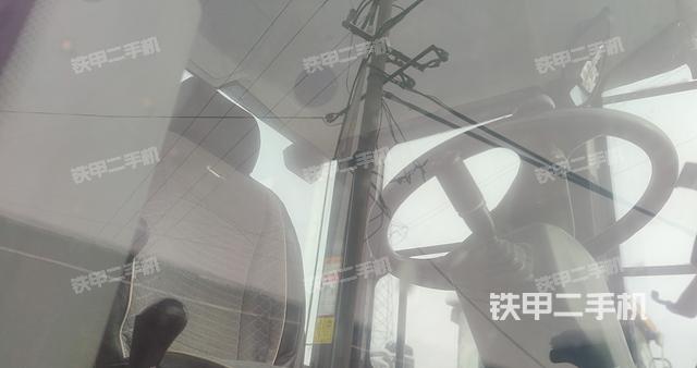 駕駛室操作臺(tái)(整機(jī)外觀及大件) 駕駛室操作臺(tái)(整機(jī)外觀及大件)