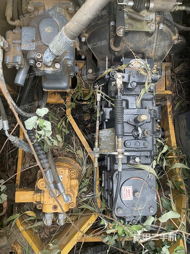 回轉(zhuǎn)馬達(dá)和主控閥（整機(jī)外觀）