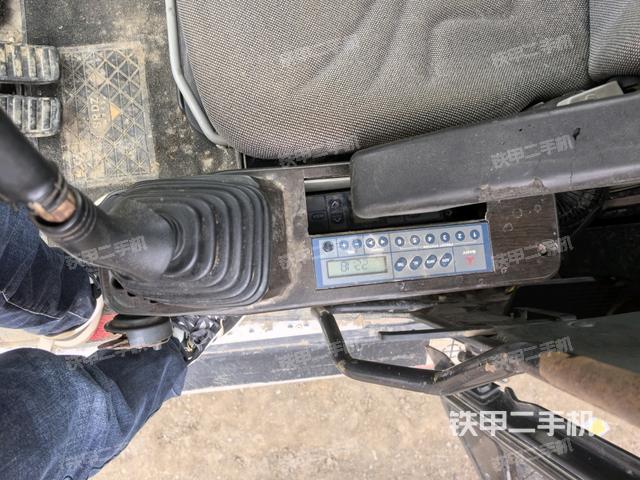 座椅右側(cè)控制臺/鑰匙門/油門/含右手柄（駕駛室部分）