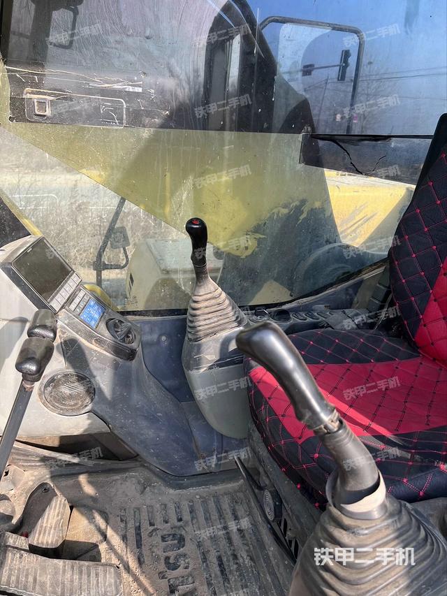 駕駛室整體（整機外觀）