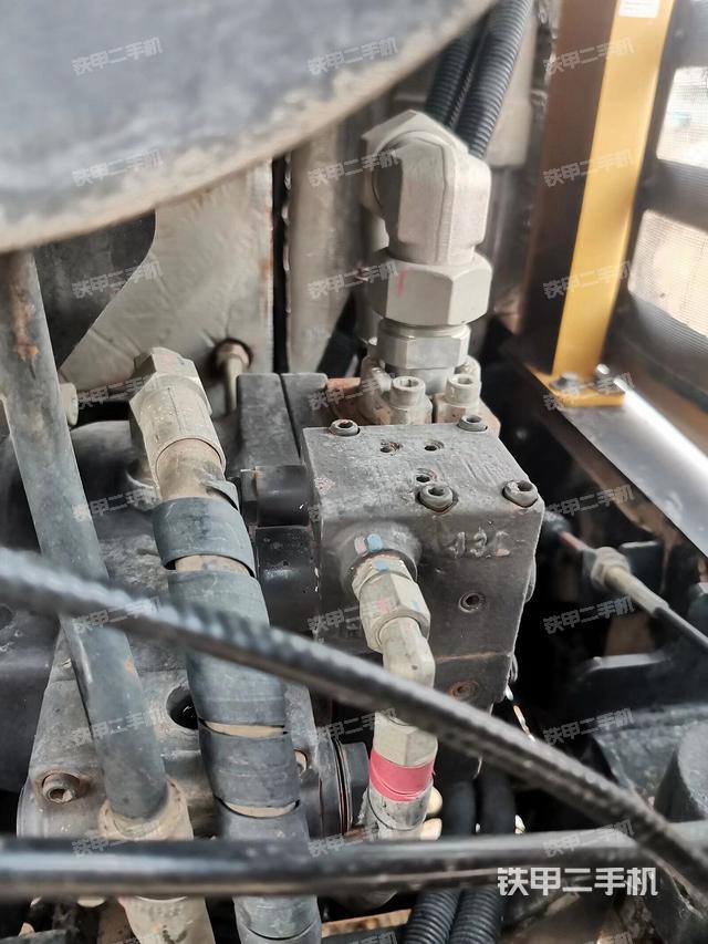 液壓泵艙室正面整體(整機(jī)外觀) 液壓泵艙室正面整體(整機(jī)外觀)