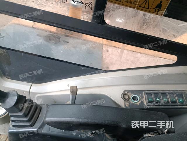 座椅右側(cè)控制臺/鑰匙門/油門/含右手柄(駕駛室部分) 座椅右側(cè)控制臺/鑰匙門/油門/含右手柄(駕駛室部分)