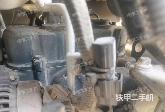 回轉(zhuǎn)馬達(dá)和主控閥（整機(jī)外觀）