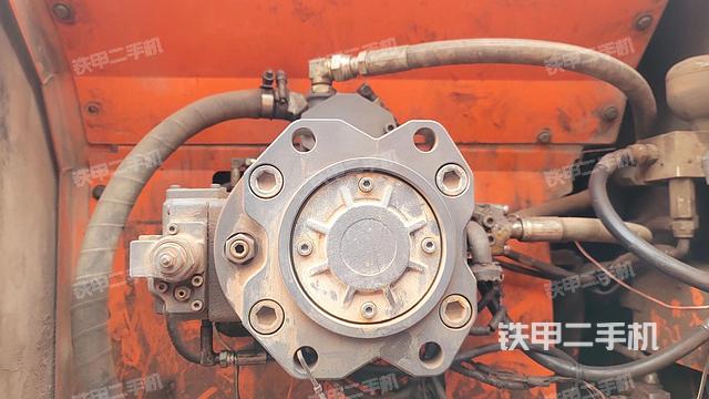 液压泵舱室正面整体（整机外观）