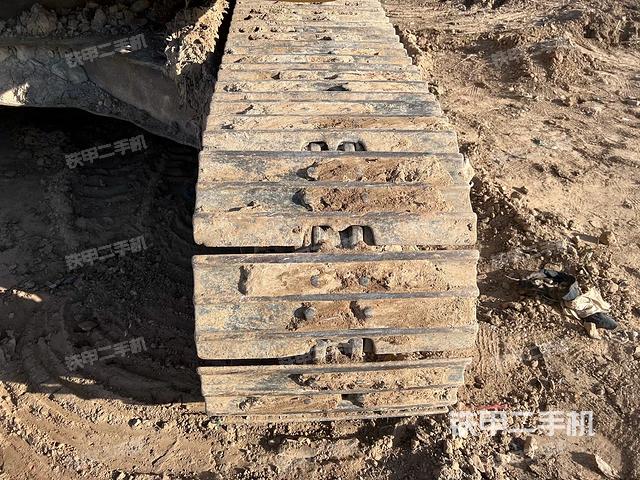 單側(cè)履帶整體(整機外觀) 單側(cè)履帶整體(整機外觀)