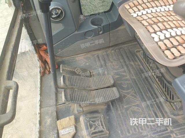 左后方玻璃角標(biāo)（駕駛室部分）