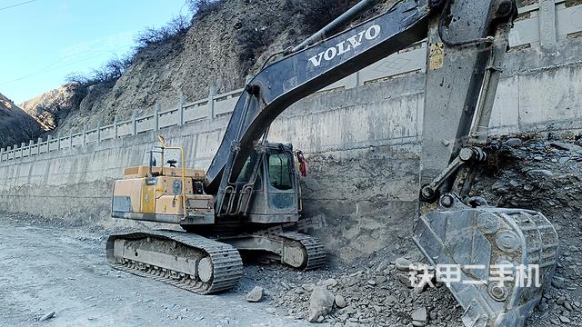 沃尔沃EC250D挖掘机