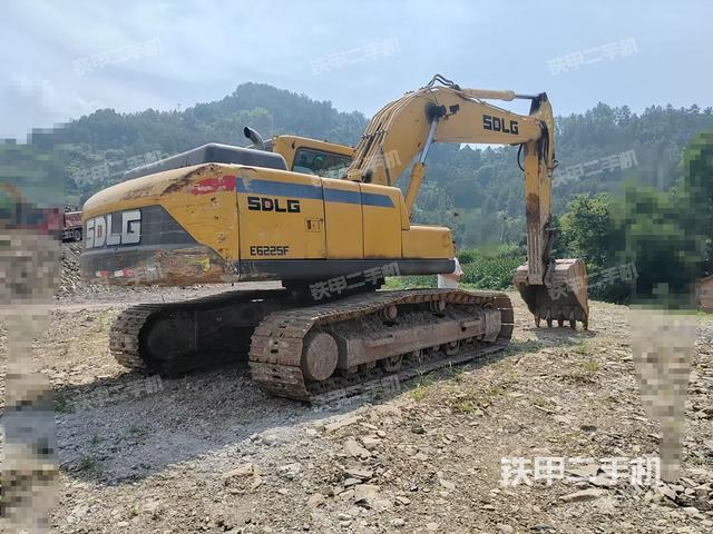 驾驶室顶部（整机外观）