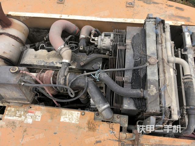 發(fā)動(dòng)機(jī)室（上車(chē)部件）