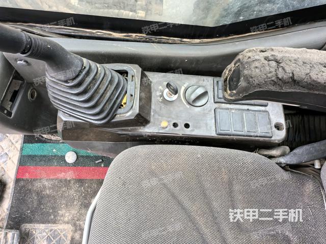 座椅左側(cè)控制臺/音響/含左手柄（駕駛室部分）