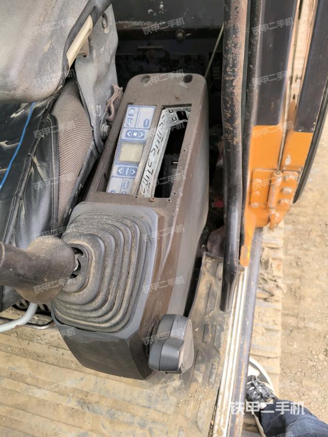 座椅左側(cè)控制臺(tái)/音響/含左手柄（駕駛室部分）