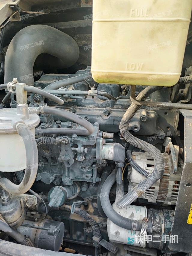 發(fā)動(dòng)機(jī)室（上車部件）