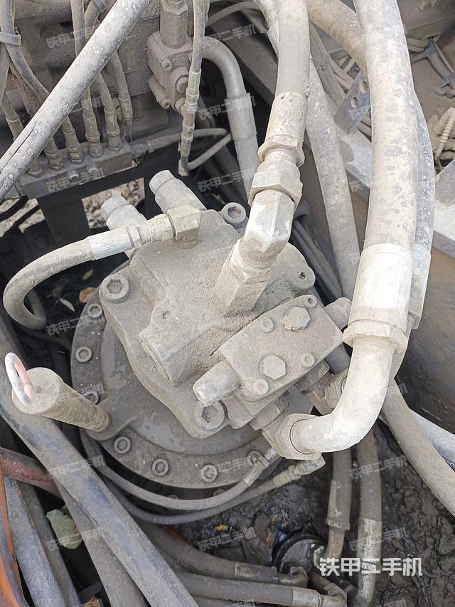 回转马达和主控阀（整机外观）