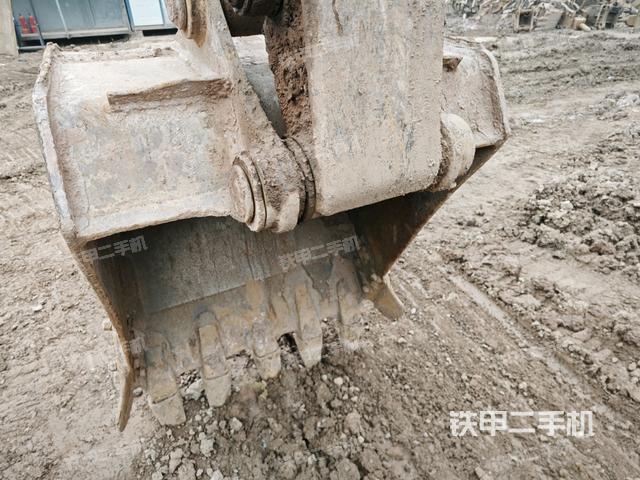 鏟斗右后整體（工作和回轉(zhuǎn)裝置）