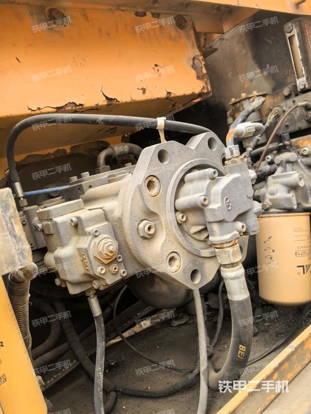 液壓泵斜45?左（大件艙室）