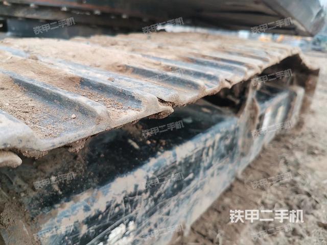 單側(cè)履帶整體(整機(jī)外觀) 單側(cè)履帶整體(整機(jī)外觀)