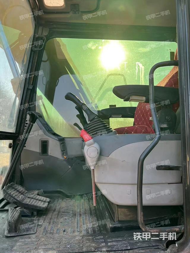 駕駛室整體（整機外觀）