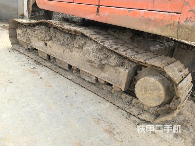 單側(cè)履帶整體(整機(jī)外觀) 單側(cè)履帶整體(整機(jī)外觀)