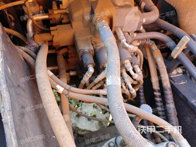 回轉馬達和主控閥（整機外觀）