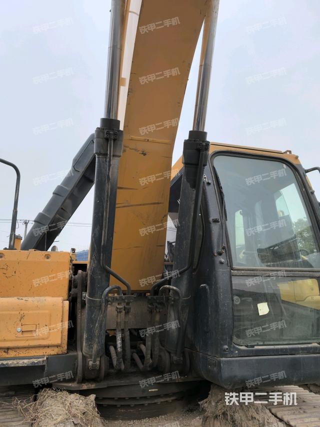 大臂油缸整體?豎拍（工作和回轉(zhuǎn)裝置）