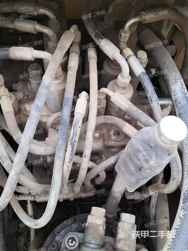 回转马达和主控阀（整机外观）