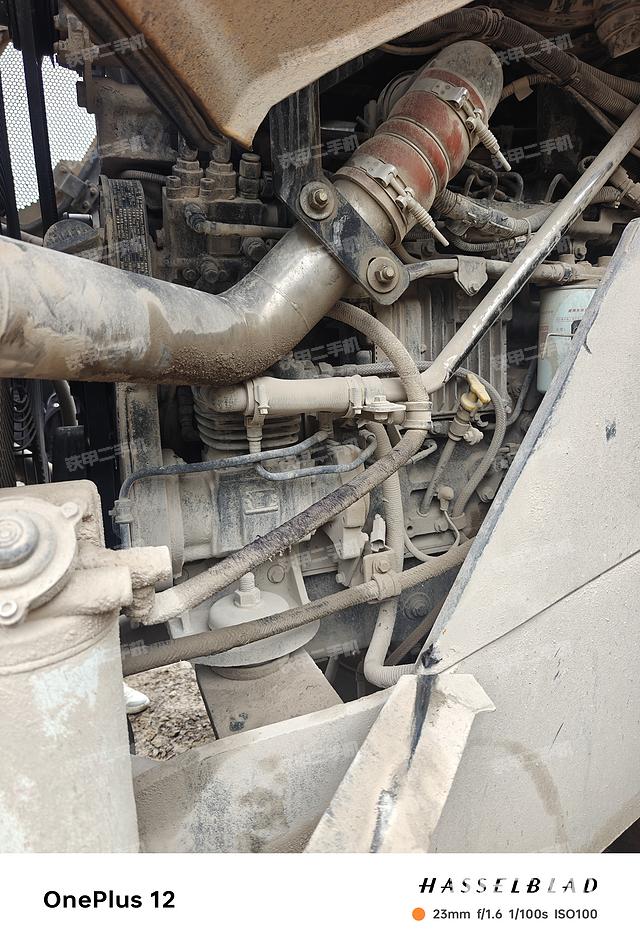 發(fā)動機(jī)左側(cè)（整機(jī)外觀及大件）