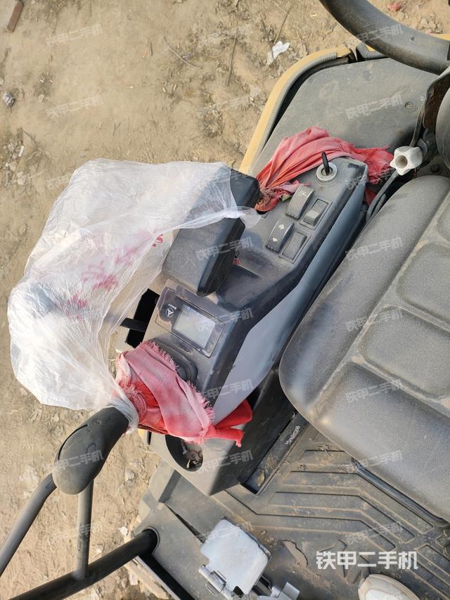 座椅左側控制臺/音響/含左手柄（駕駛室部分）