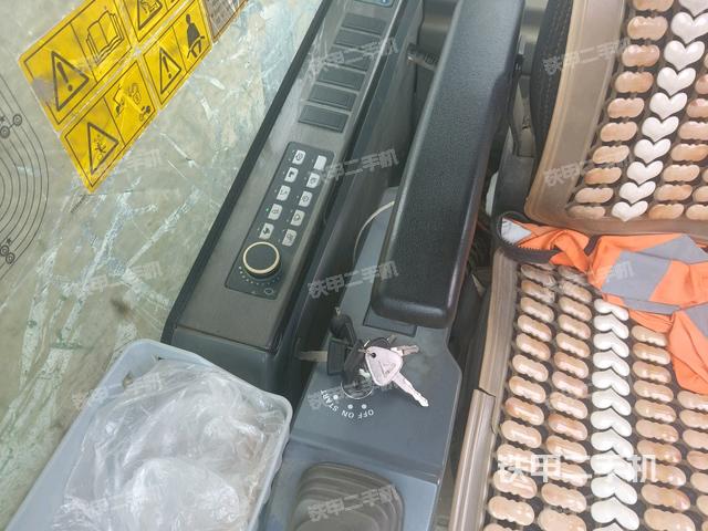 座椅左側(cè)控制臺(tái)/音響/含左手柄（駕駛室部分）