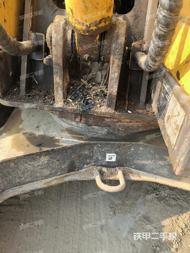 轉(zhuǎn)盤和下車架正前（工作和回轉(zhuǎn)裝置）