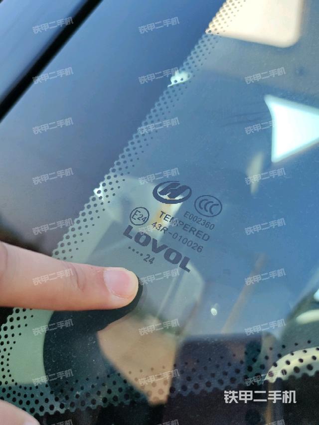 左后方玻璃角標(biāo)(駕駛室部分) 左后方玻璃角標(biāo)(駕駛室部分)