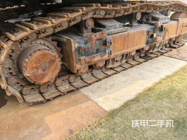單側(cè)履帶整體(整機(jī)外觀) 單側(cè)履帶整體(整機(jī)外觀)