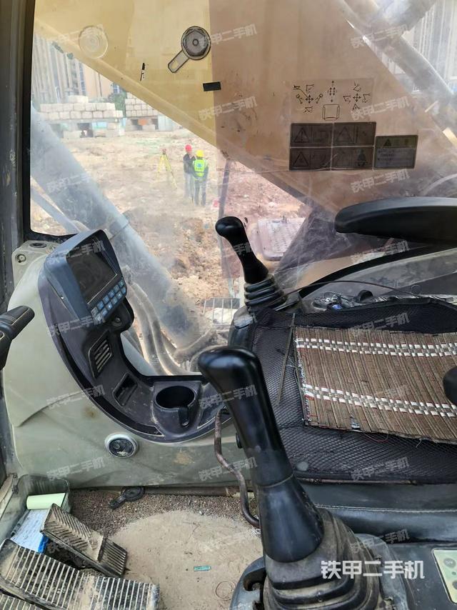 座椅左侧控制台/音响/含左手柄（驾驶室部分）