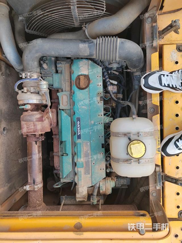 發(fā)動機整體俯視(整機外觀) 發(fā)動機整體俯視(整機外觀)