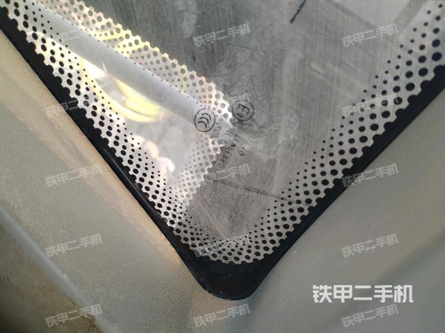 后窗玻璃角標(駕駛室部分) 后窗玻璃角標(駕駛室部分)