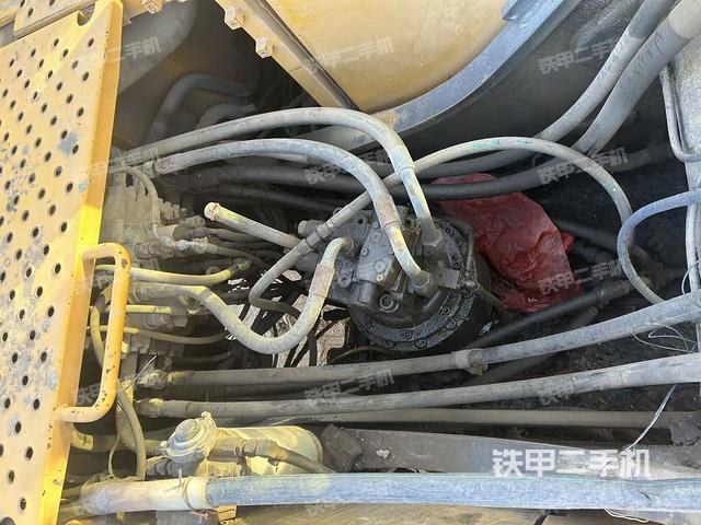 回轉(zhuǎn)馬達(dá)和主控閥(整機(jī)外觀) 回轉(zhuǎn)馬達(dá)和主控閥(整機(jī)外觀)