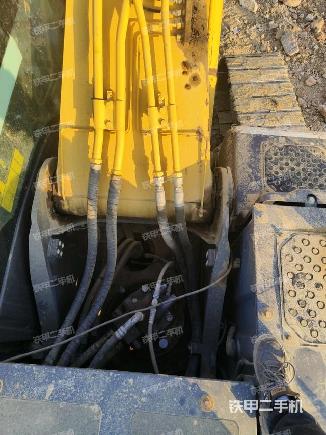 大臂油缸整體?豎拍（工作和回轉(zhuǎn)裝置）