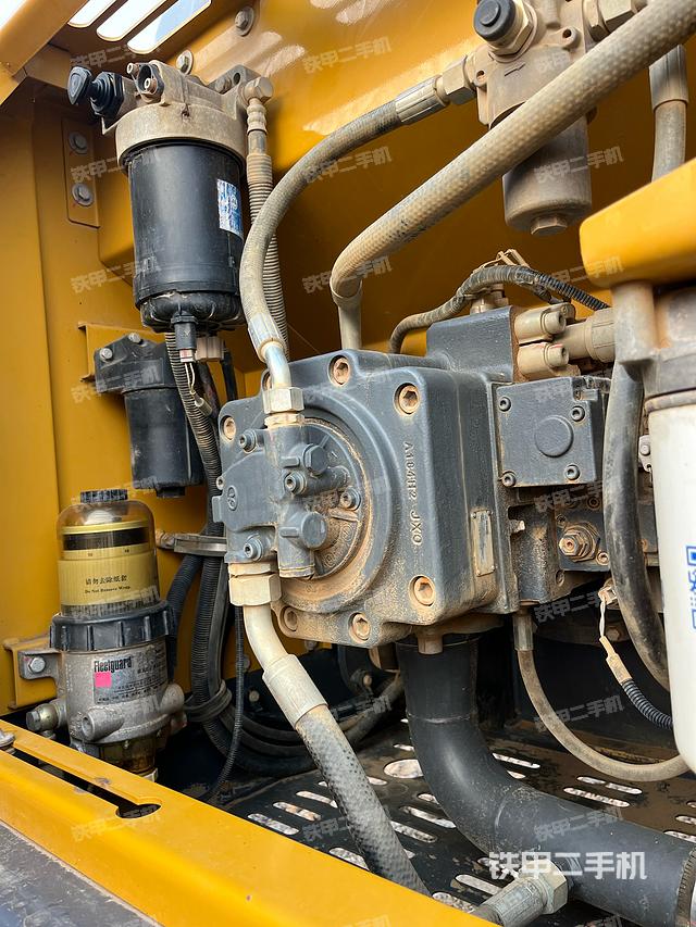 液壓泵艙室正面整體（整機(jī)外觀）