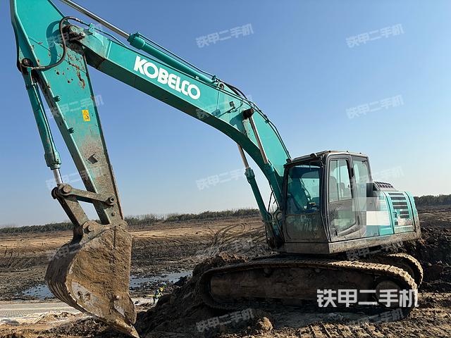 神钢SK200挖掘机