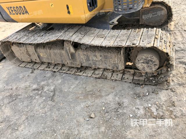 右側(cè)履帶整體?(行走機(jī)構(gòu)) 右側(cè)履帶整體?(行走機(jī)構(gòu))