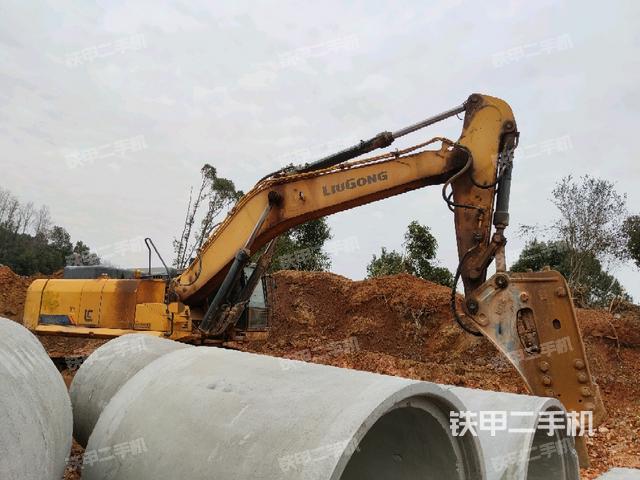 大臂整体 右侧(工作和回转装置) 大臂整体 右侧(工作和回转装置)