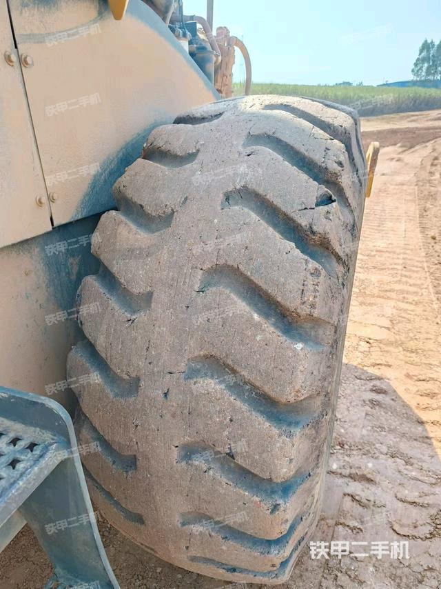 整機(jī)右側(cè)（設(shè)備外觀及核心部件）