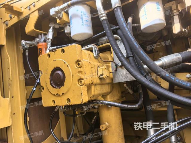 液壓泵艙室正面整體(整機(jī)外觀) 液壓泵艙室正面整體(整機(jī)外觀)