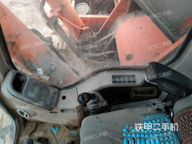 座椅右側(cè)控制臺/鑰匙門/油門/含右手柄（駕駛室部分）